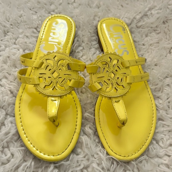 $19 clearance Sam Edelman Circus Yellow Canyon Medallion Sandals 7.5 flaw S16 - Picture 3 of 11